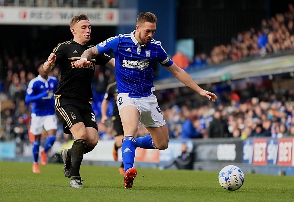 巴恩斯利平局收场，战绩依然徘徊