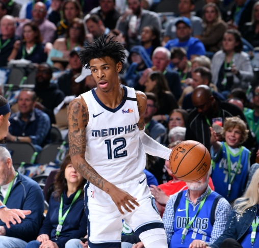 关于勇士B队碾压独行侠，瓦兰丘纳斯送出助攻的信息