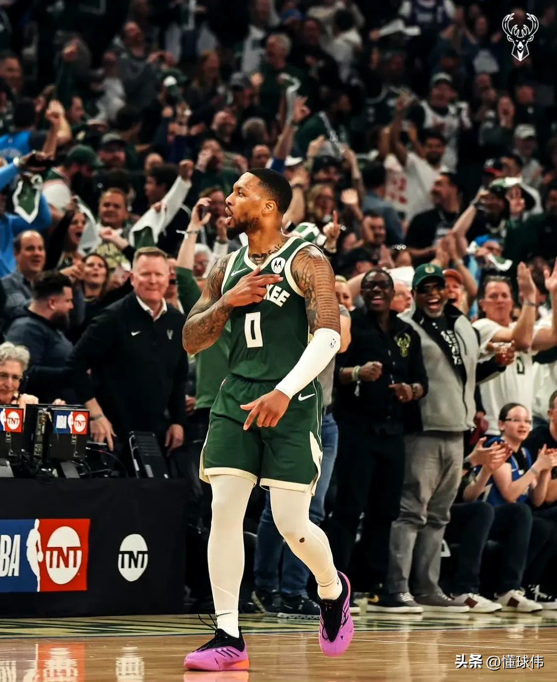 雄鹿险胜澳大利亚男篮，利拉德高光表现的简单介绍