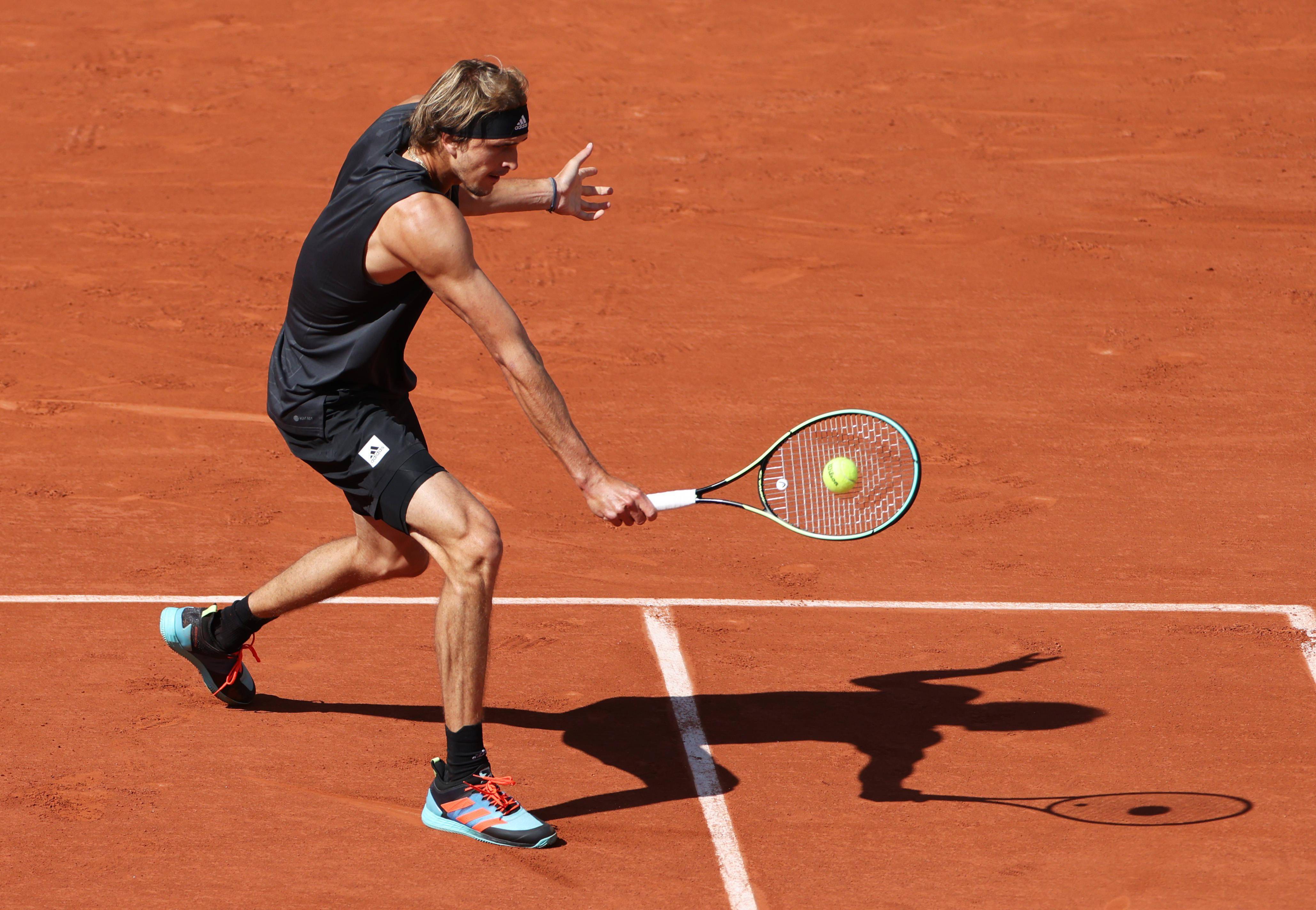 包含欧洲网球队爆冷英国网球队，兹维列夫绝境逆转的词条