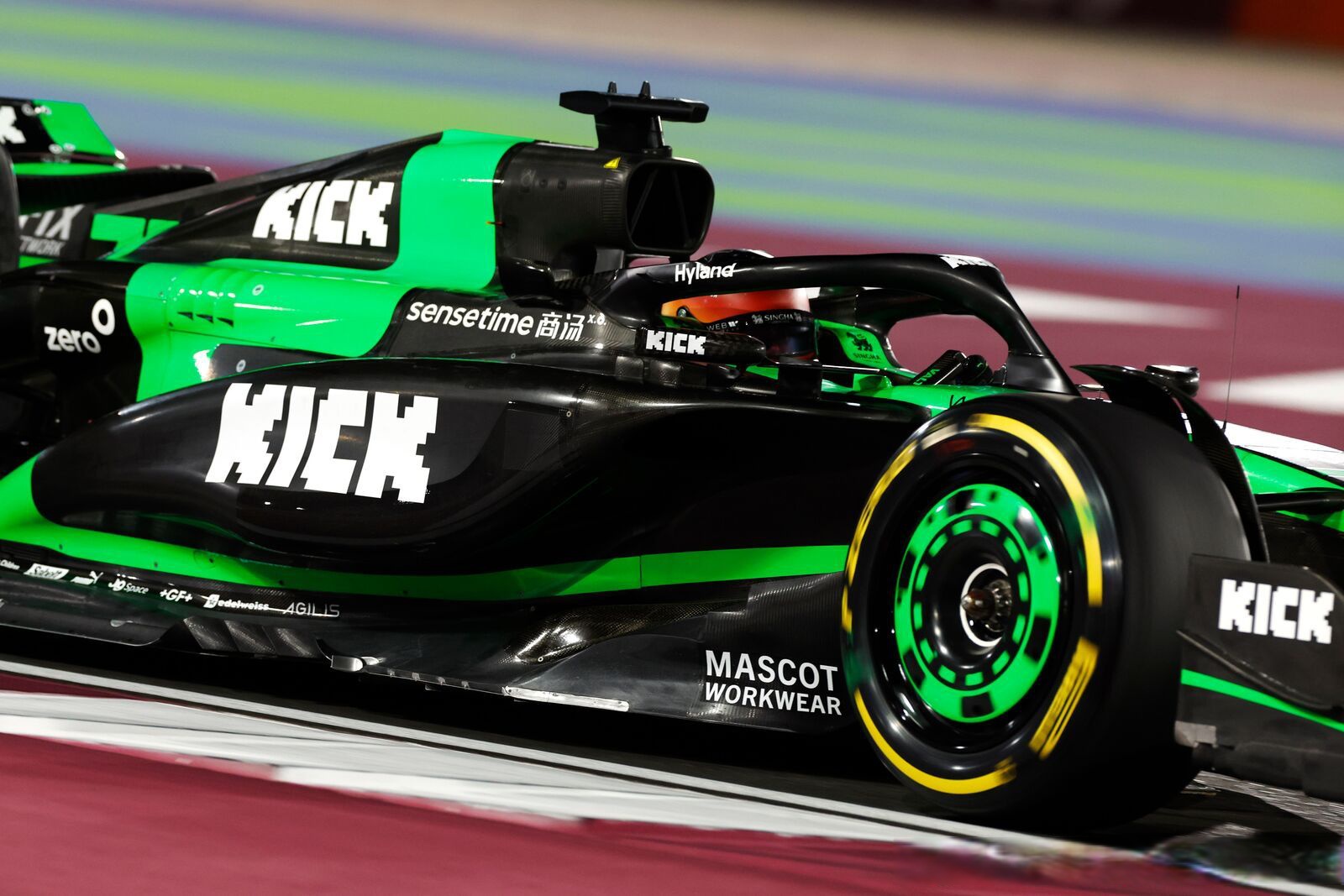 包含梅赛德斯横扫索伯车队，皮亚斯特里刷新纪录的词条