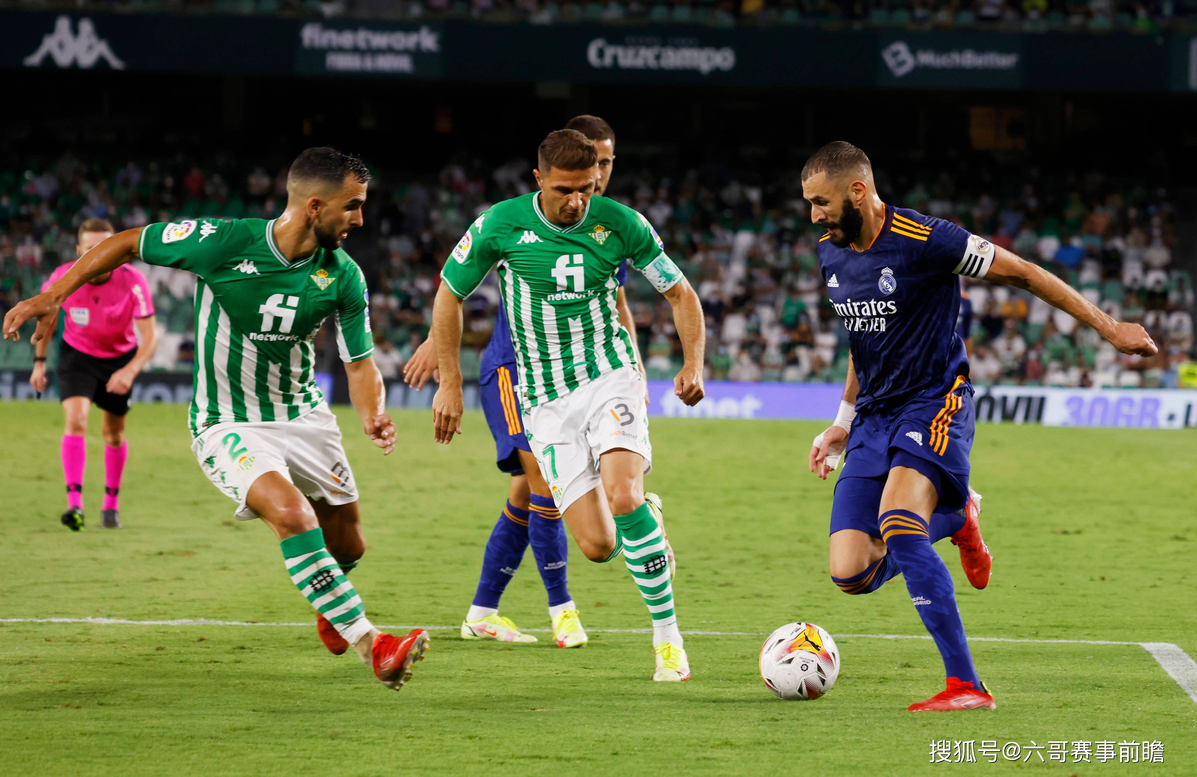 阿拉维斯后卫连续场传中助攻