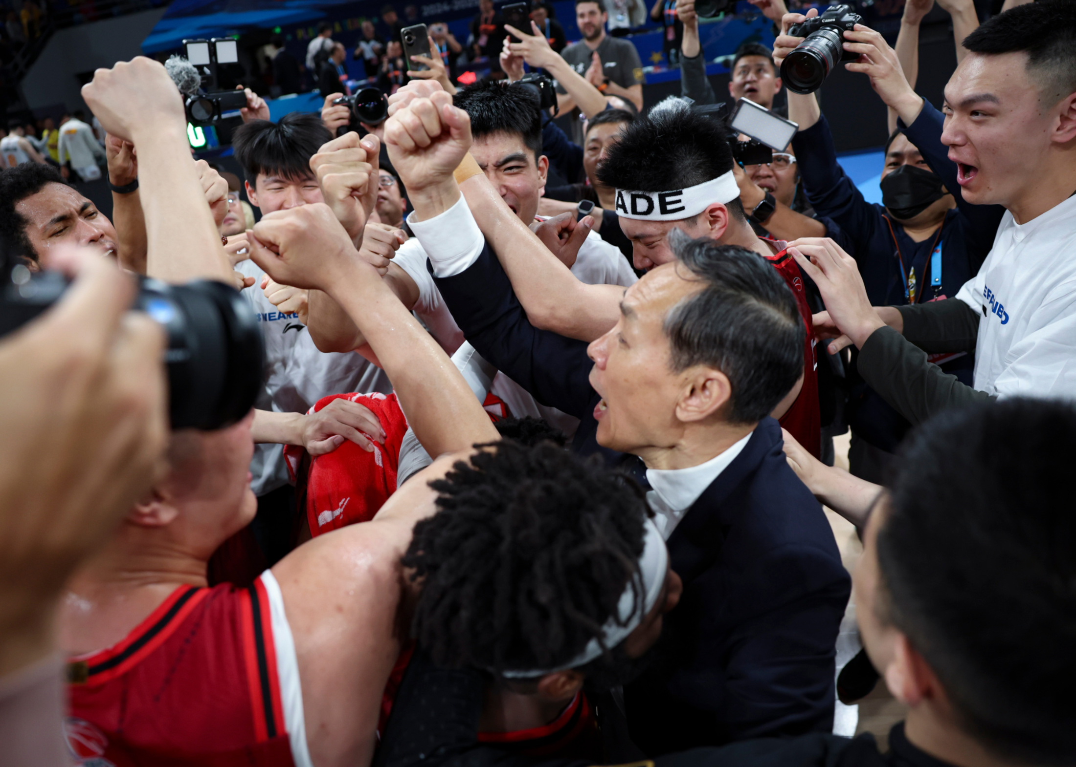 开云下载-CBA球员现场互动直播，粉丝争相围观的简单介绍