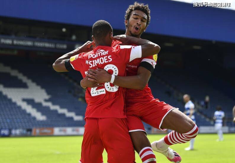 包含大黄蜂登陆主场，球迷热情高涨的词条