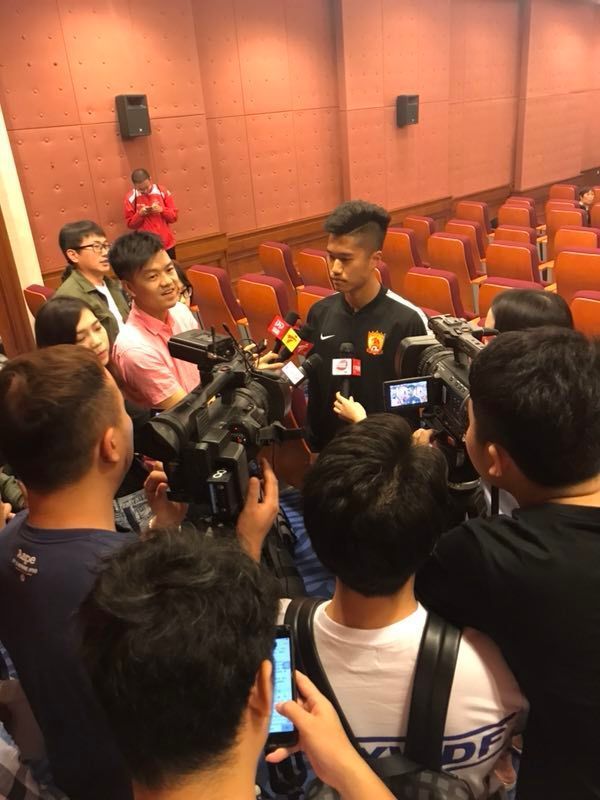 华伦西亚努力争胜，力保榜首地位的简单介绍