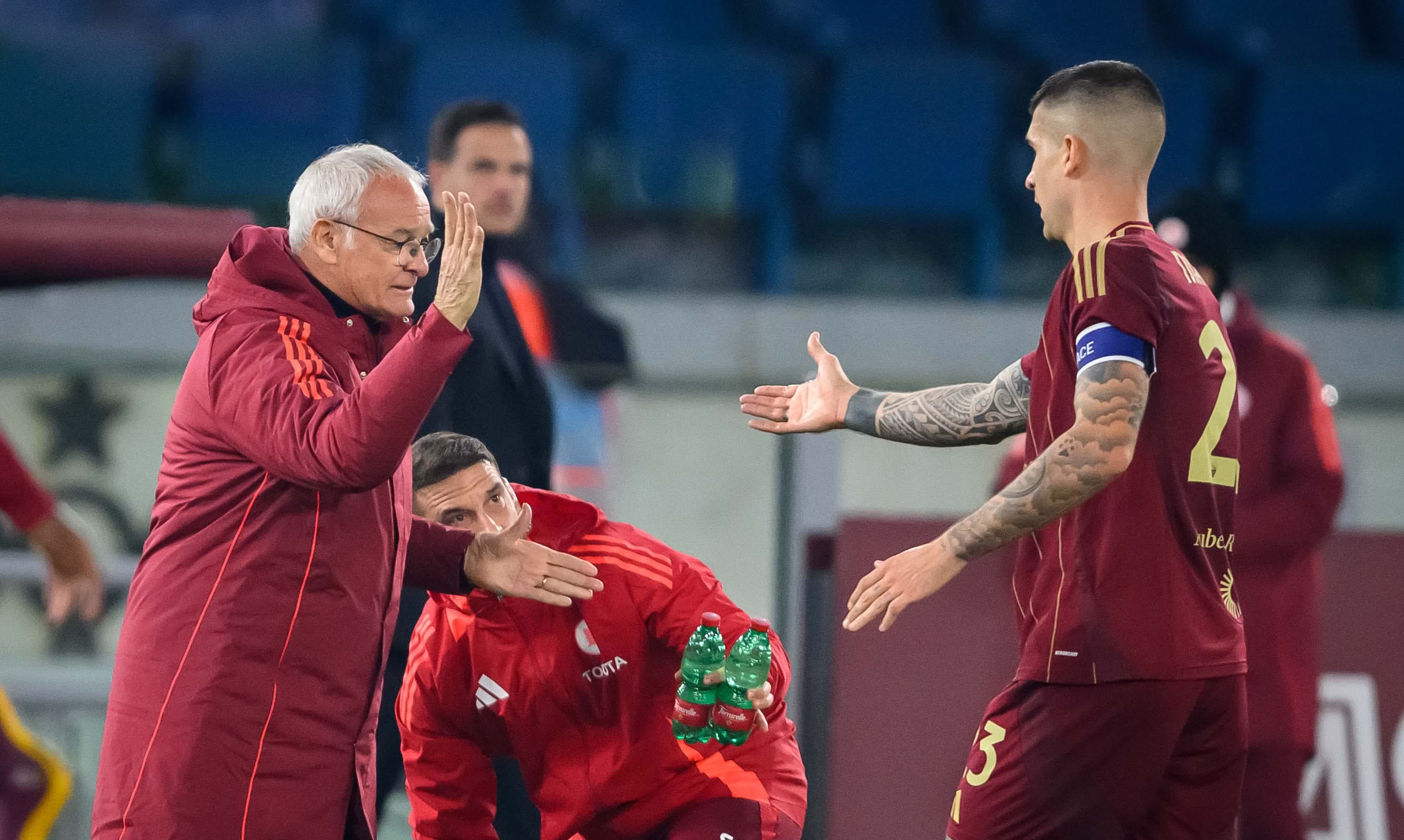 包含意大利遭爆冷失利，晋级前景蒙上阴影的词条