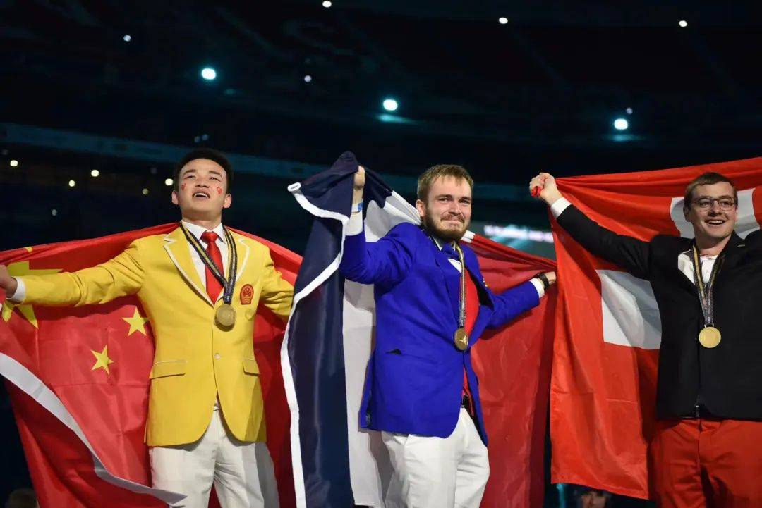 包含球员风采赛场上展现，技艺精湛令人惊叹的词条