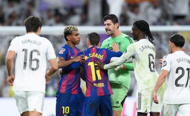 巴萨翻盘法国,库尔图瓦惊艳四座的简单介绍 巴萨翻盘法国,库尔图瓦惊艳四座的简单介绍