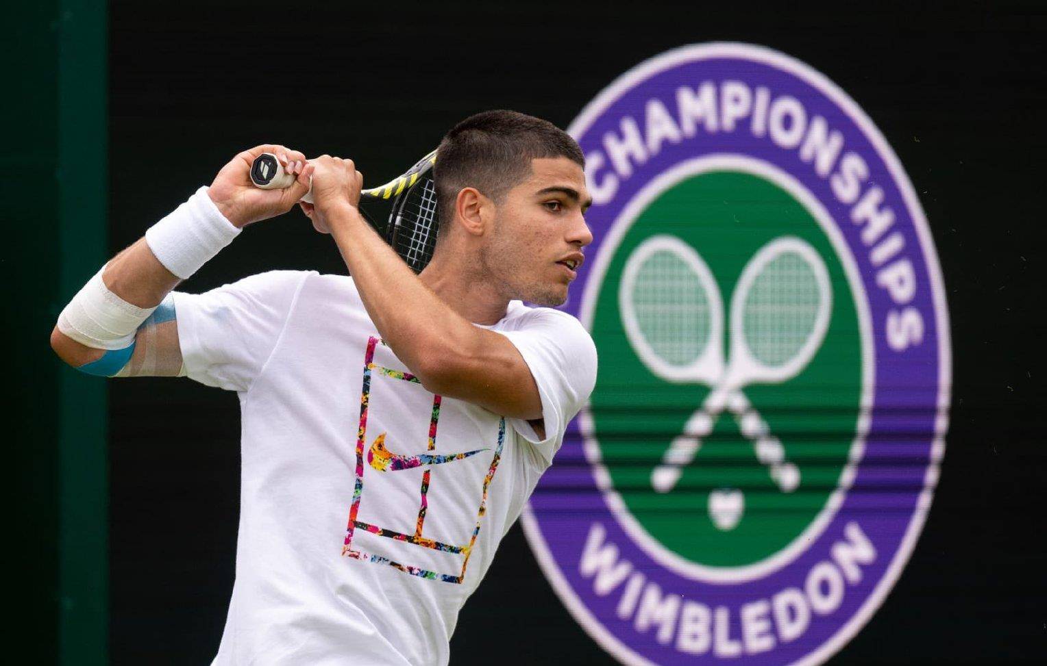 关于年终总决赛鏖战温网，鲁德扛起全队的信息