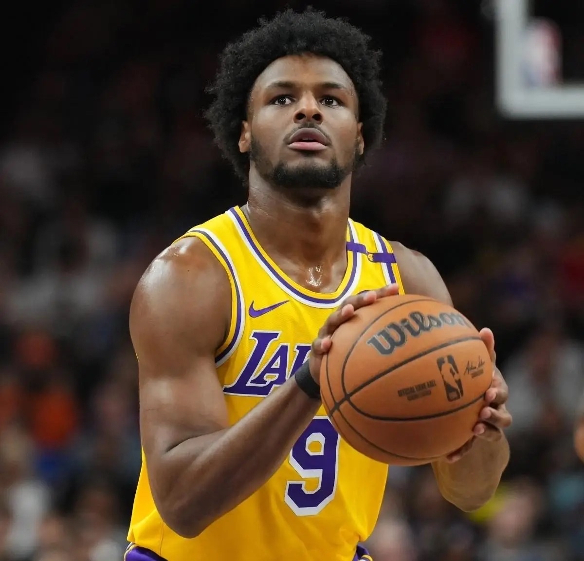 关于湖人B队完胜雄鹿B队，浓眉惊艳世界的信息