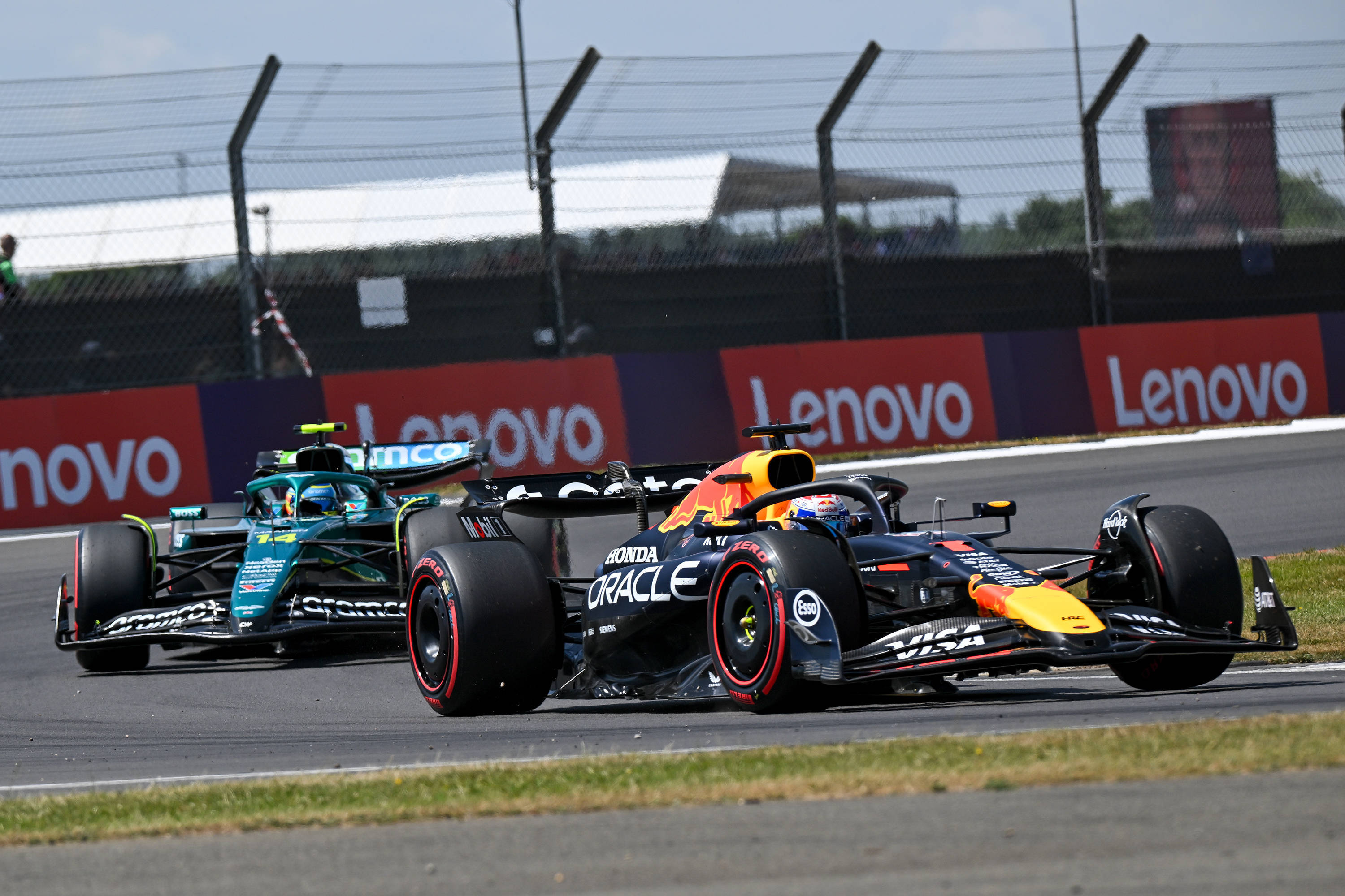 索伯车队绝杀梅赛德斯，拉塞尔统治全场的简单介绍