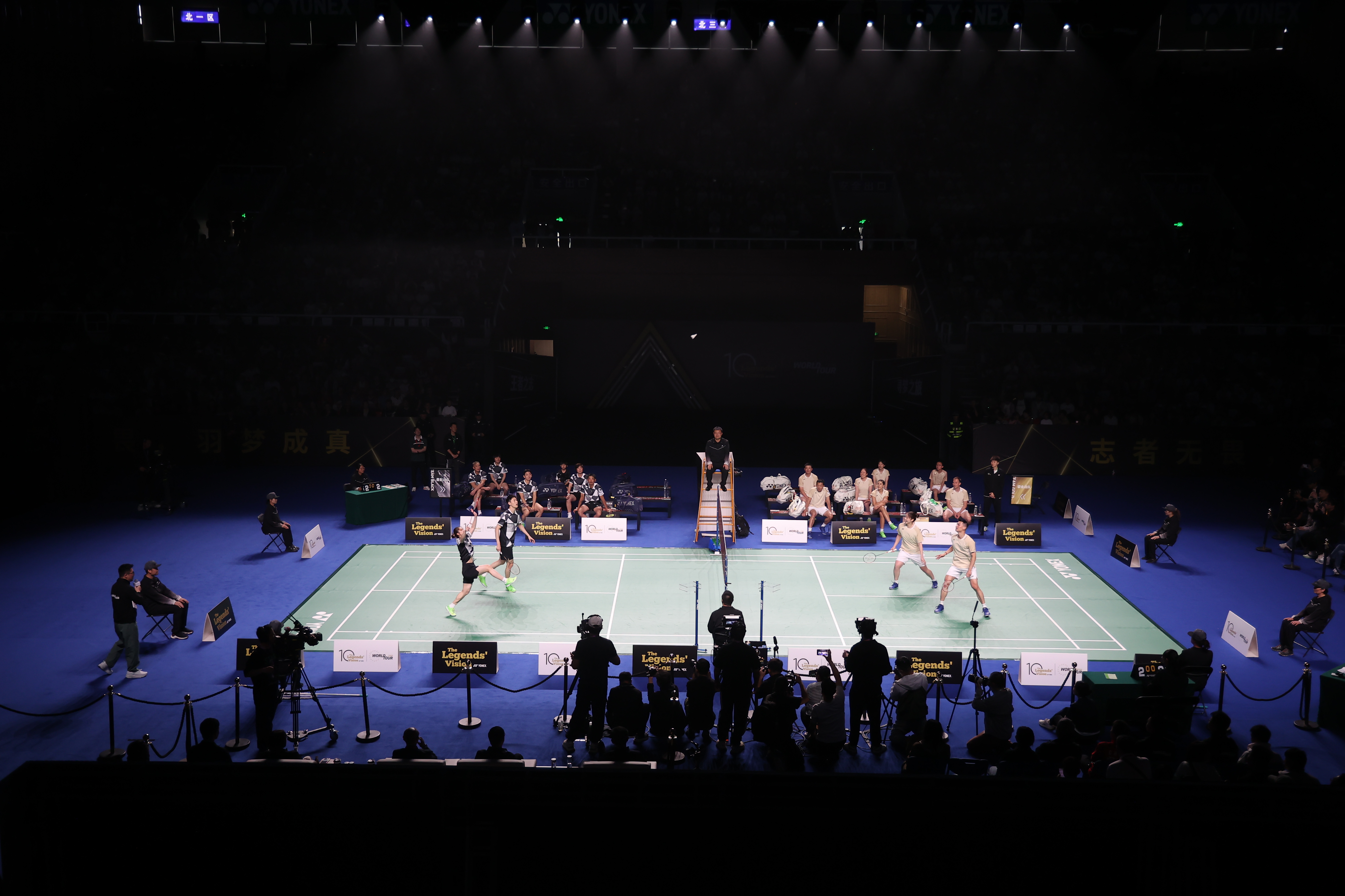 包含丹麦羽毛球队强势中国羽毛球队，陶菲克绝境逆转的词条