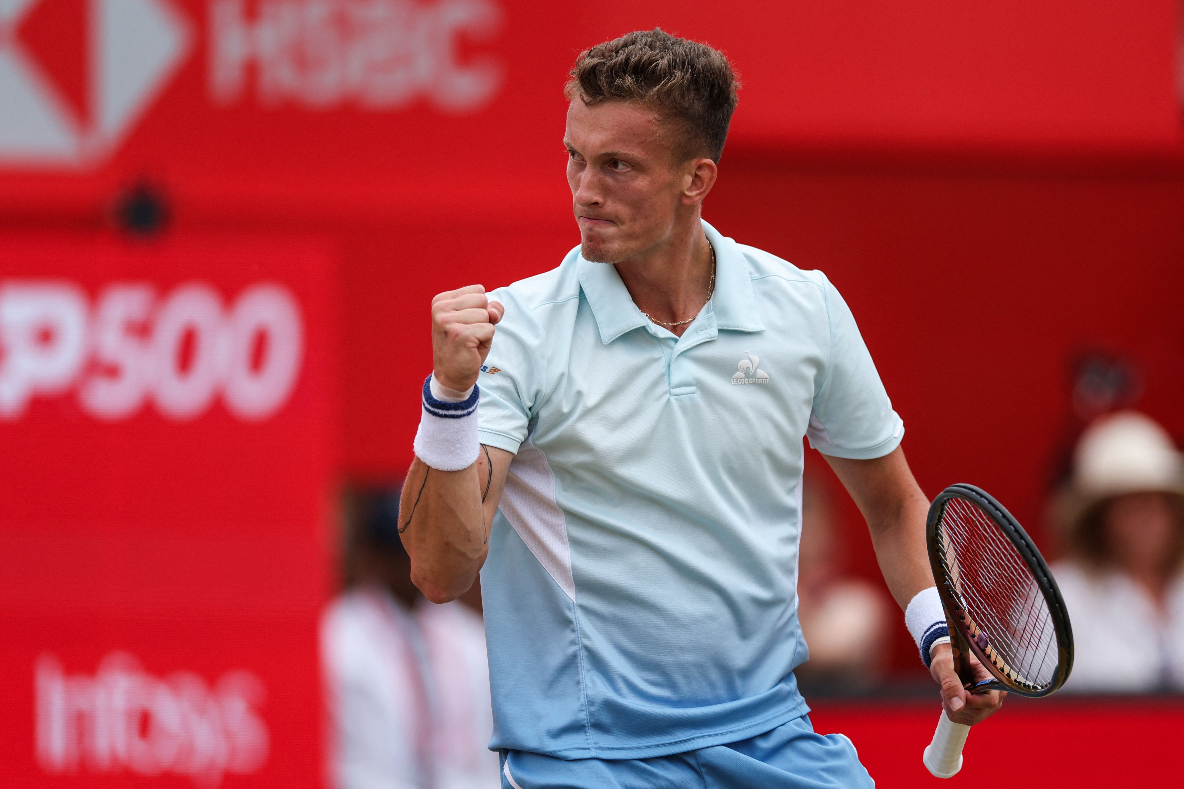 关于英国网球队轻取西班牙网球队，阿尔卡拉斯制霸全场的信息