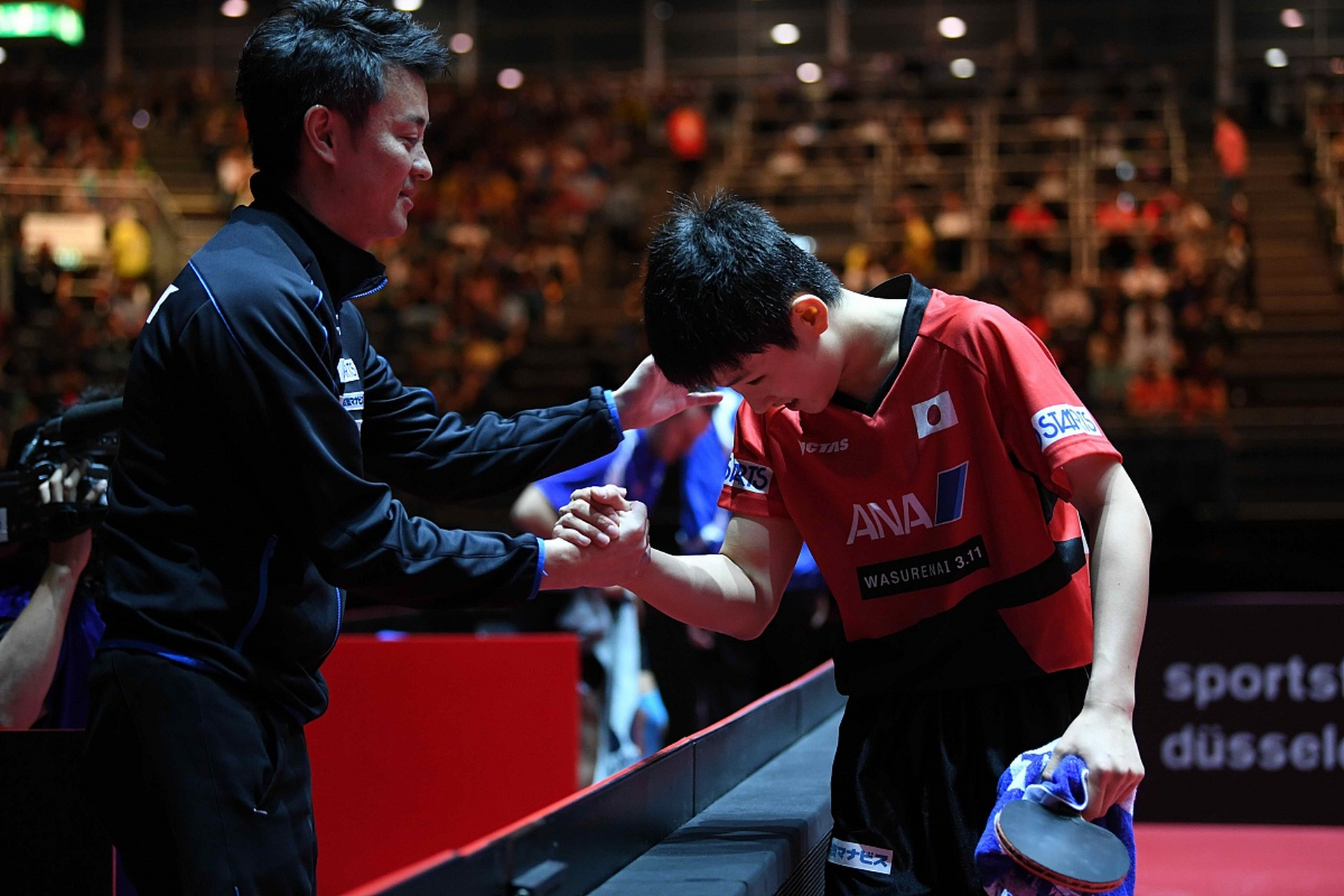 包含英国乒乓球队鏖战比利时乒乓球队，张继科送出助攻的词条