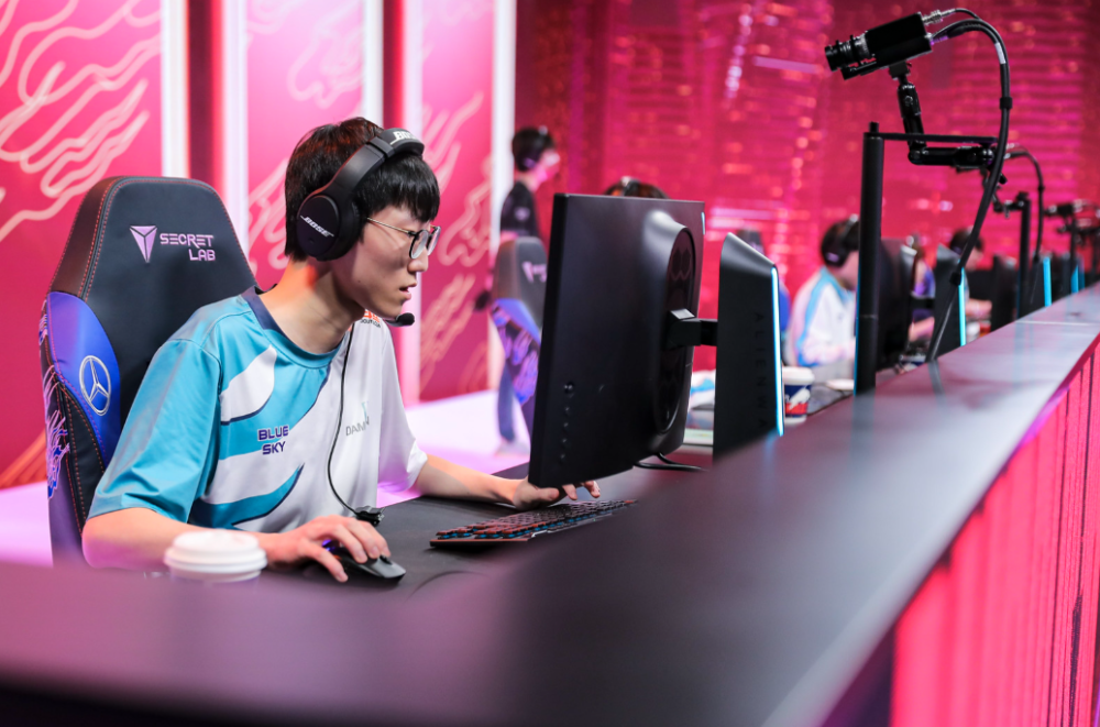 关于TeamWE血洗DK，Doinb三分雨点燃全场的信息