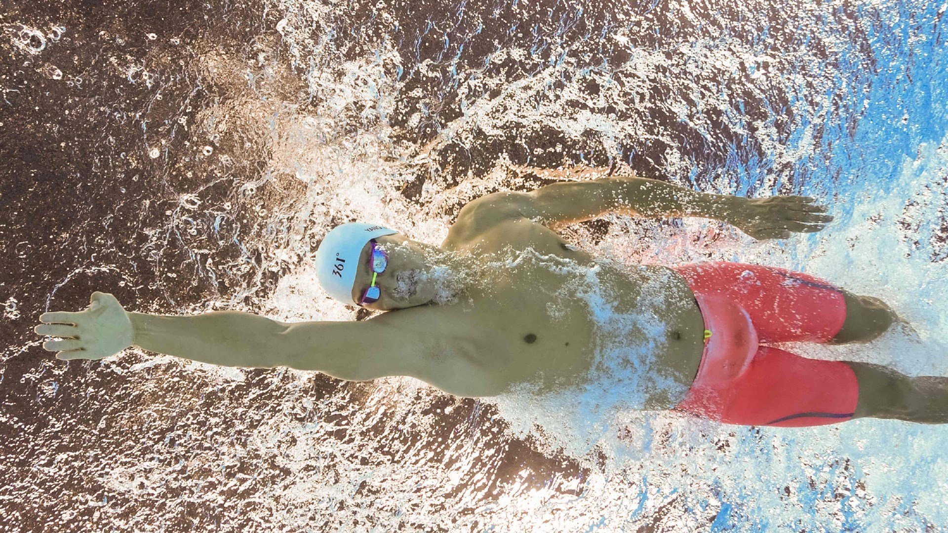 太阳强行终结魔术，F1新赛季揭幕战焦点战背后的双重隐喻