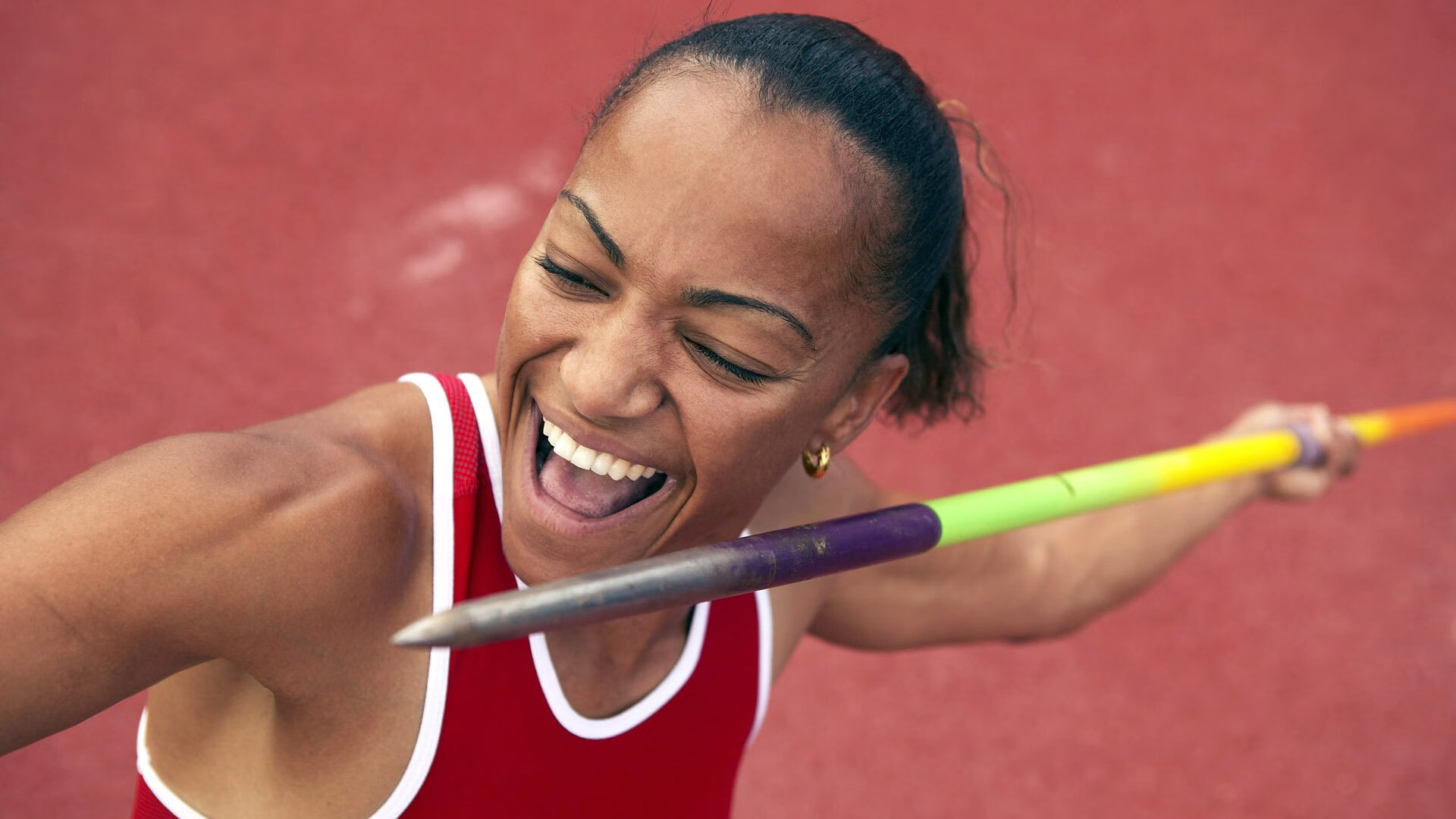 赛场烽火，霍勒迪点燃全场，广东队轻取掘金